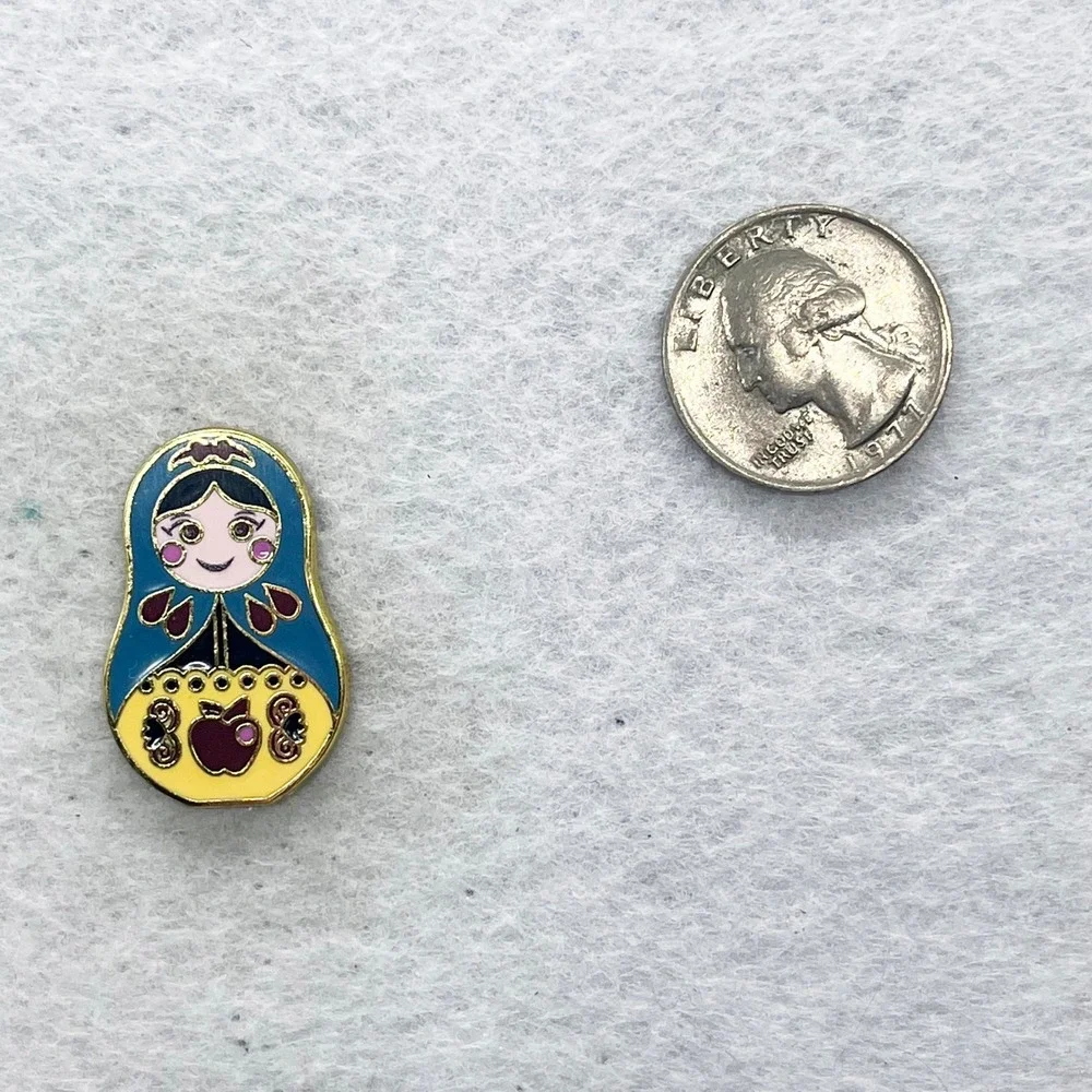 🔮 5/$25 Disney Nesting Dolls Snow White Pin